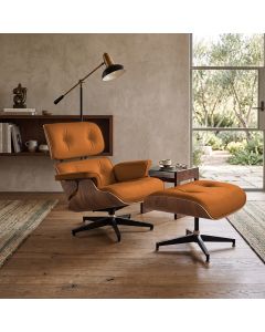 Poltrona Charles Eames com Puff Couro Natural Linha Premium Sala Escrit&oacute;rio Recep&ccedil;&atilde;o - Caramelo