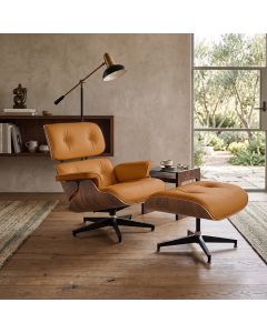 Poltrona Charles Eames com Puff Couro Natural Linha Premium Sala Escrit&oacute;rio Recep&ccedil;&atilde;o - Caramelo