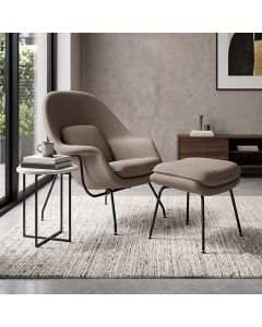 Poltrona Womb Chair com Puff Linho Base Preta Linha Premium Leitura e Descanso Sala Moderna - Bege